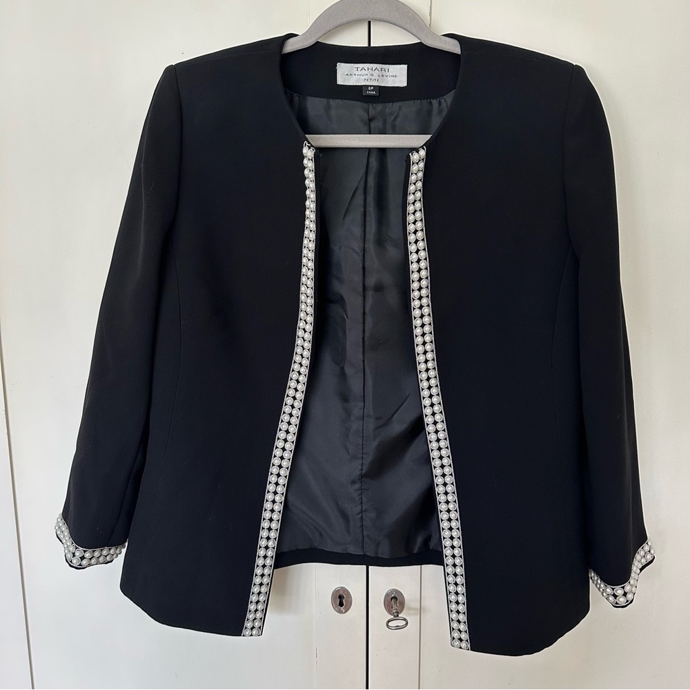 Tahari Women’s Black Jacket Pearl Detail Size 6P
